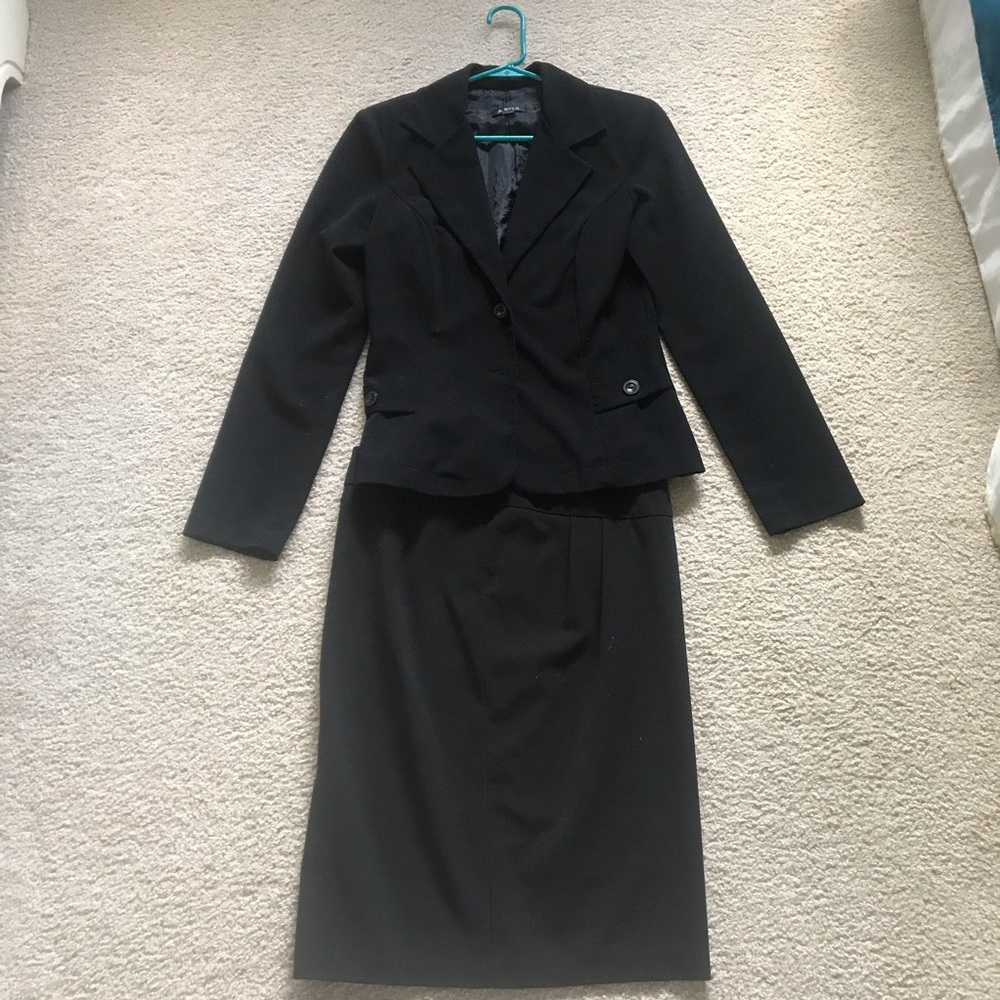 Juniors A Byer/BCX black 2 piece suit size M / 7
